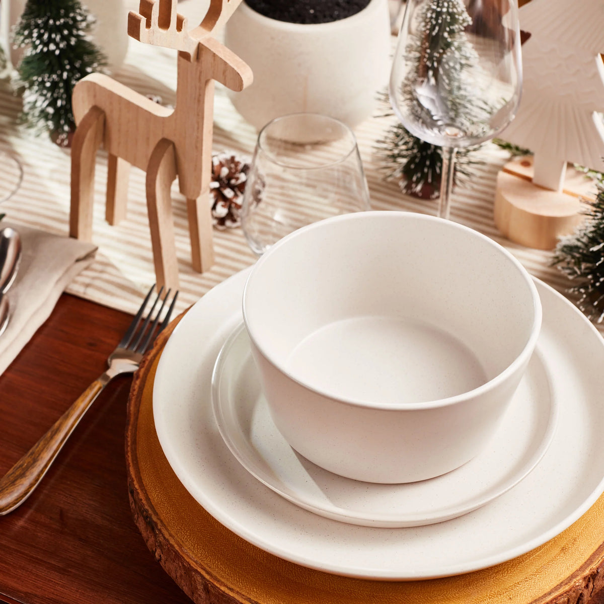 32-Piece Snow White Stoneware Dish Set U6693