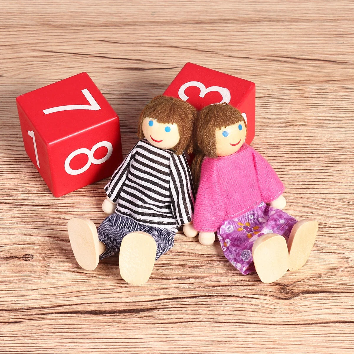 Wooden Dolls Playset Set of 7 People L78974