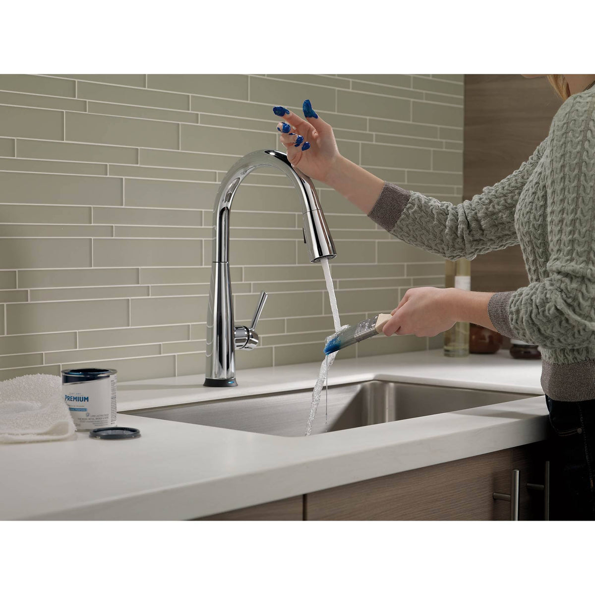 Chrome Single Handle Pull-Down Kitchen Faucet R857592