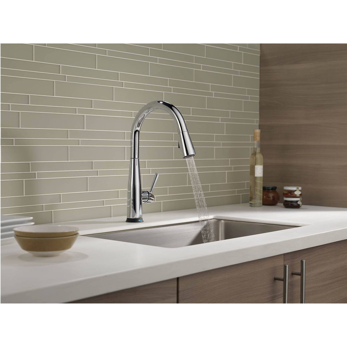 Chrome Single Handle Pull-Down Kitchen Faucet R857592