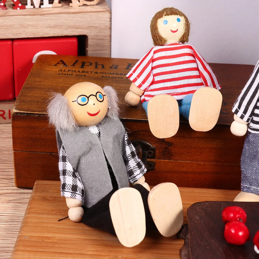 Wooden Dolls Playset Set of 7 People L78974