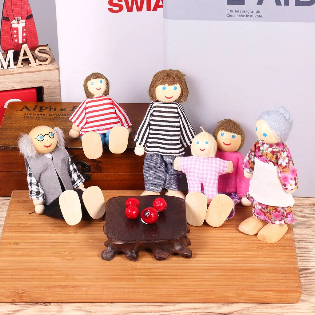 Wooden Dolls Playset Set of 7 People L78974