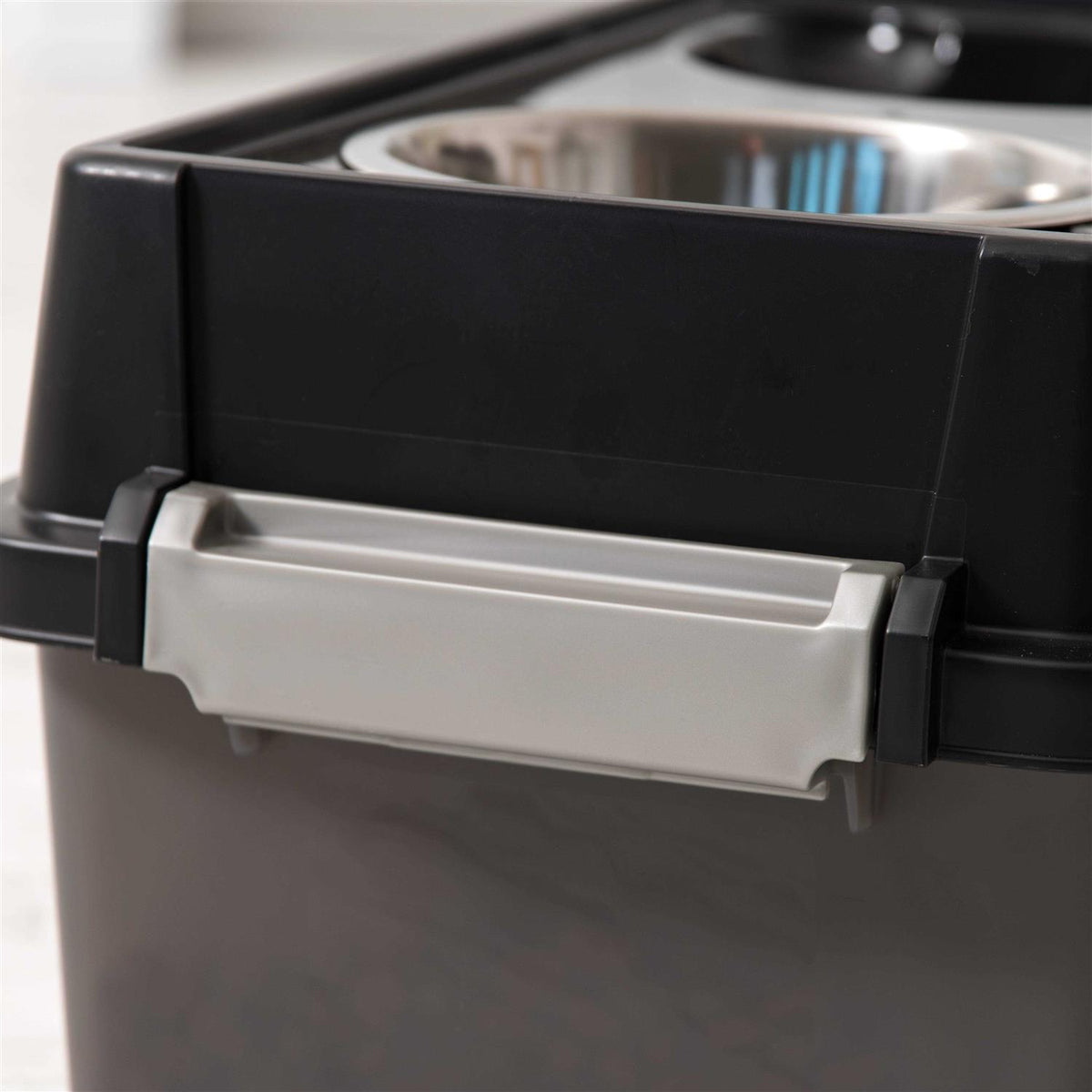 Elevated Feeder with Airtight Storage H3780